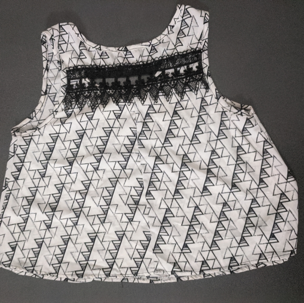 Geometric Crop top - Picture 2 of 2